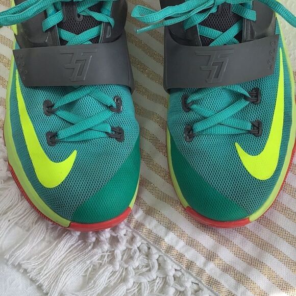Nike KD Kevin Durant Youth Trainers In “Carnival Jade” - Picture 7 of 16